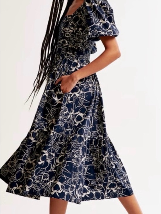 Abercrombie & Fitch Dresses & Skirts - Abercrombie & Fitch Emerson Poplin Navy and White Floral Square-Neck Maxi Dress